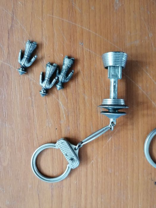 Breloc special Vietnam și Roma