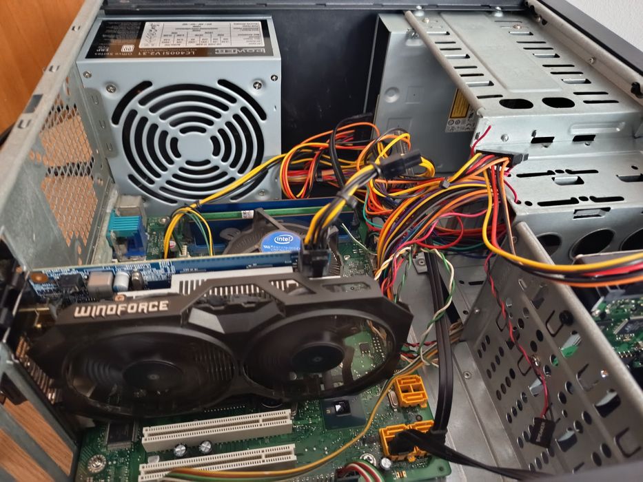 PC buget gaming intel i3 550, 8 GB, gtx 750TI 2 GB DDR5, 400 gb