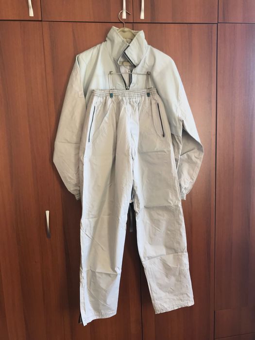 Спортен екип на ADIDAS ; Лек дънков костюм на Парушев - с бонус риза