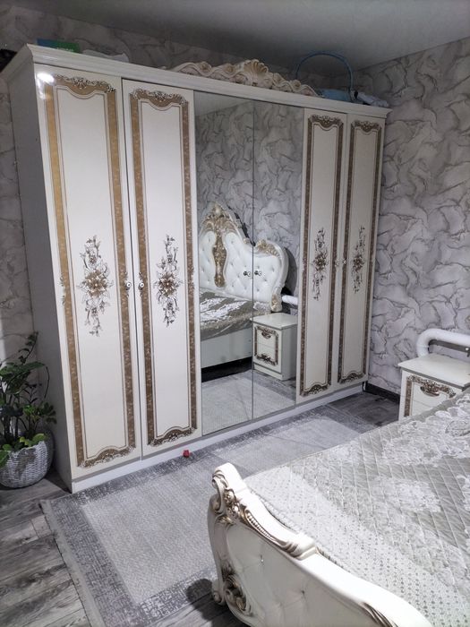 Продам спальный гарнитур.
