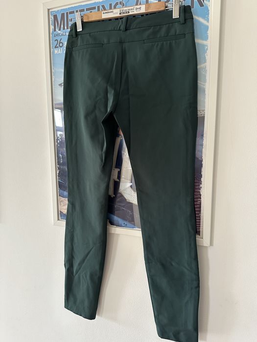 Тъмнозелен панталон massimo dutti