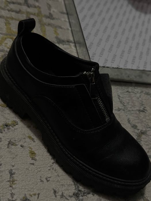 Отдам даром весенние туфли