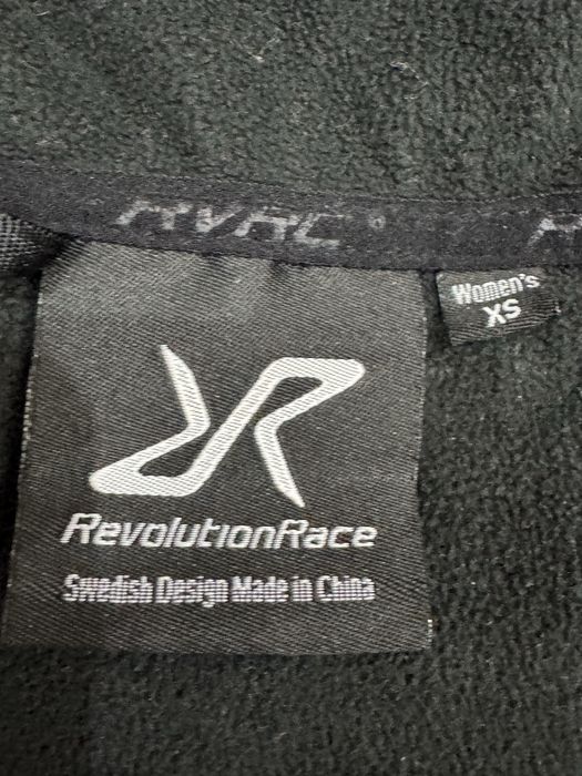 Дамско софтшел яке REVOLUTION RACE . Размер XS