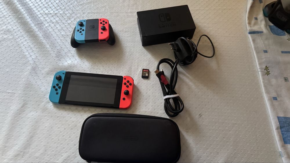 Продам Nintendo Switch 1 полный комплект не прошитый