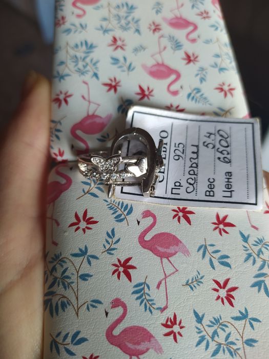 Продам серьги новые.