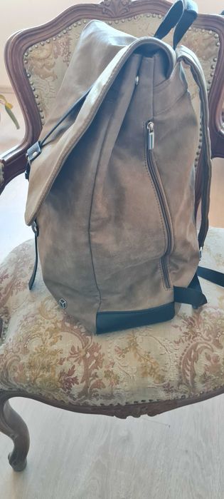 Раница тип мешка във восъчен цвят