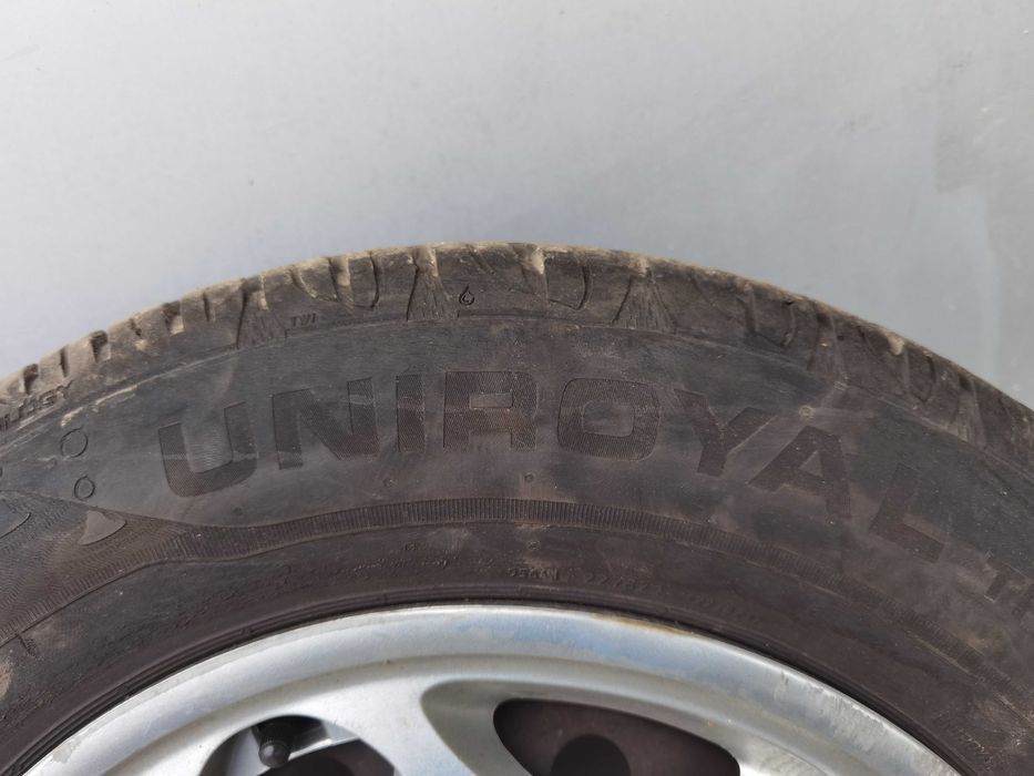 195/65/15 Гуми за дъжд  унироял ,хубав грайфер