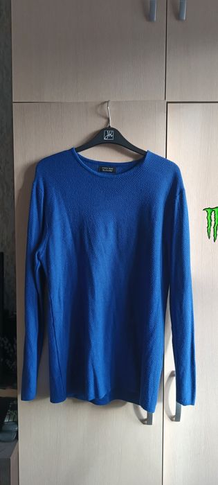 Продавам стари дрехи които не нося