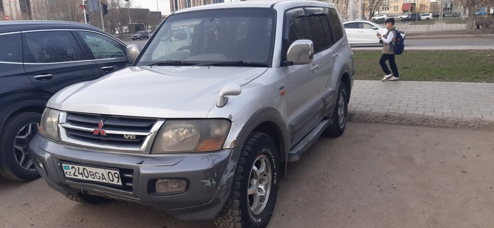 Митсубиси Паджеро 2000.