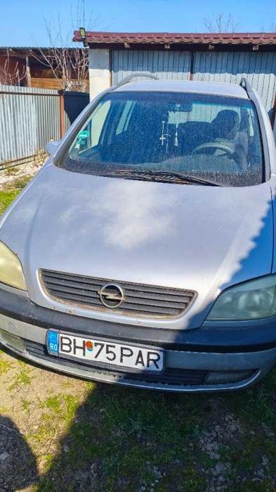 Vând Opel Zafira A 1.6 benzină Z16XE 2001 avariată - motor segmentat