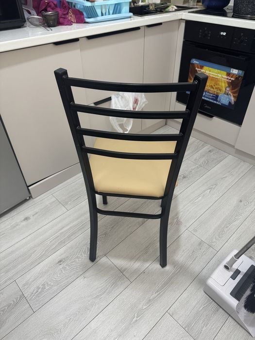 Продам кухонный стулья 4 штук