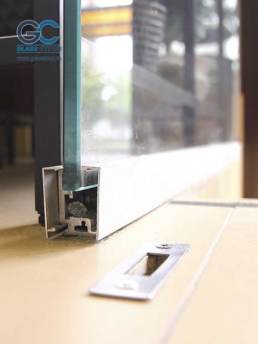 Замена уплотнителей, резины. Ремонт, регулировка стеклянных дверей.