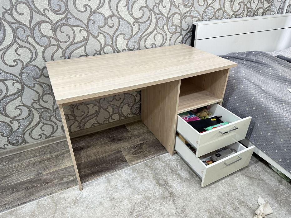 Продам письменный стол