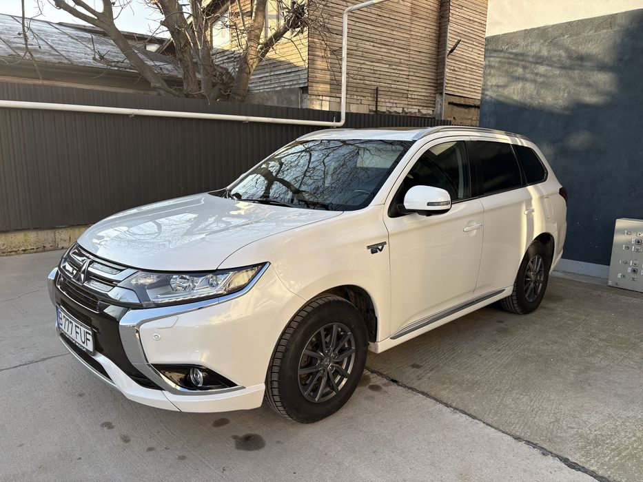 Vand Mitsubishi Outlander Benzina/Hybrid Plug In