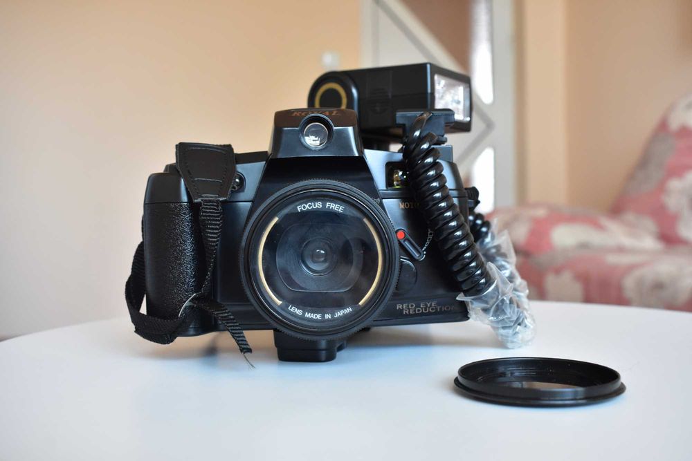 Ретро аналогов фотоапарат ROYAL 35mm (с външна светкавица и чанта) – Винтидж