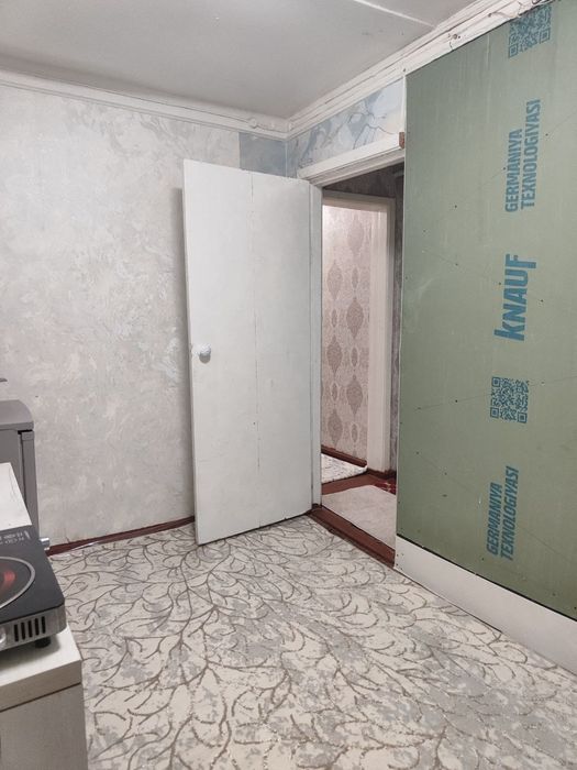 Продам 2-х ком. Первый этаж. Спутник -4. Рядом метро. Ярмарка.