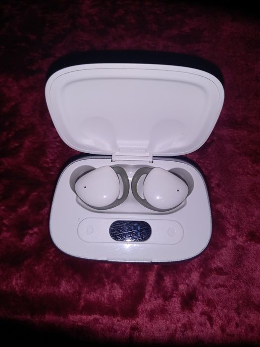 Продаю без проводные наушники.