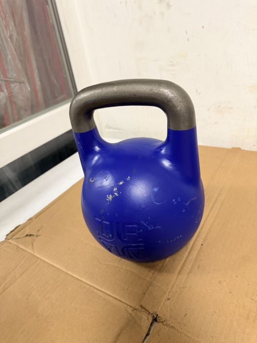 Kettlebell competitie 12 kg o hucata+ un set de 12 kg+12 kg=24 kg. pret 200 lei buc.