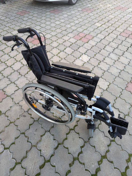 Scaun pliabil , carucior pentru persoane cu nevoi speciale