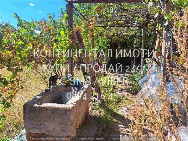 кодл 63096. Стара едноетажна къща 80м2 с голям двор 1400м2.