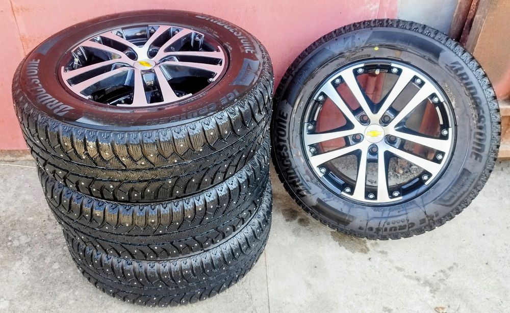 Комплект шипованных шин BRIDGESTONE