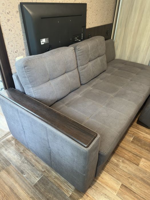 Продается прямой диван