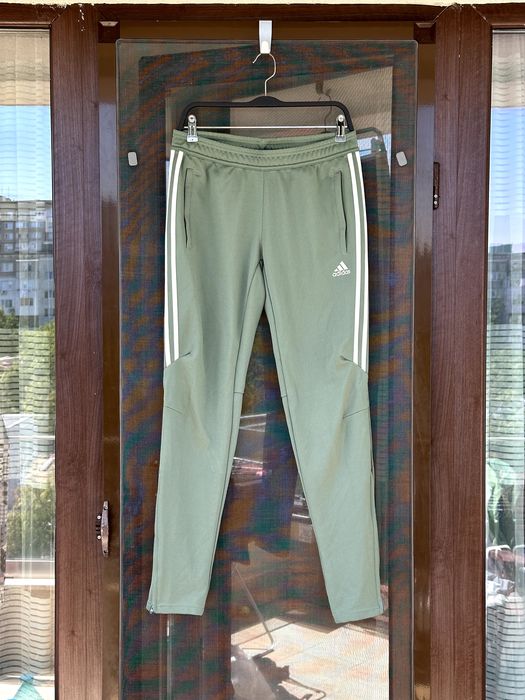 Дамско долнище Adidas (Tiro 25 Essentials) - размер М, Отлично състояние