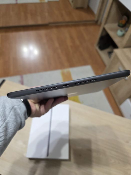 iPad Gen 9 (2021) - 64GB, Wi-Fi+Celular