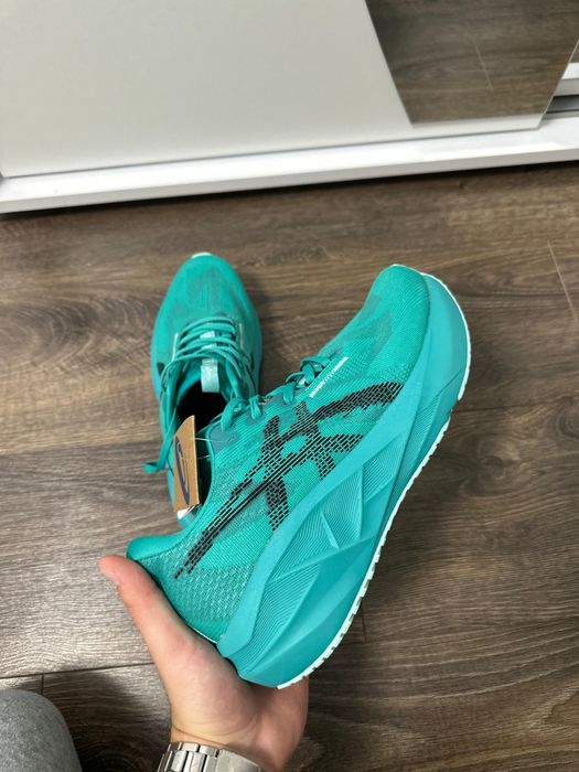 Asics Novablast 5 mărimea 42,5