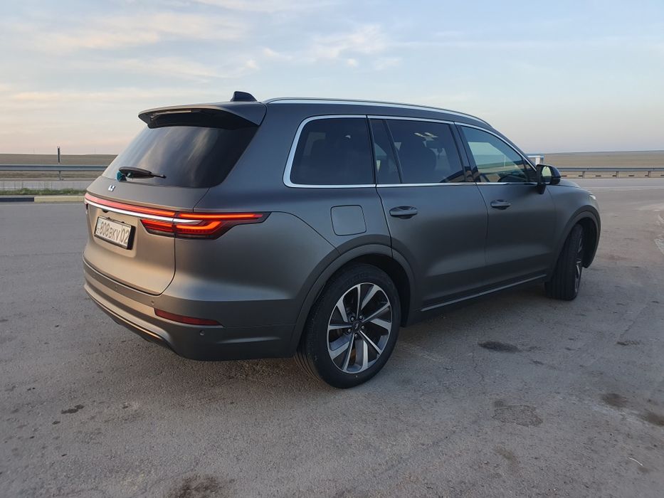 Автомобиль Li one