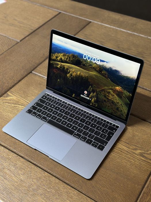 Macbook Air 13 inch 2018 Brodina • OLX.ro