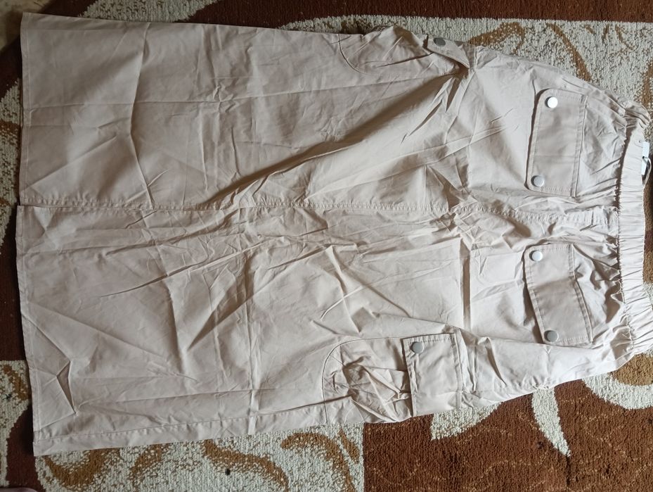 Vând compleu fustă și bluză noi,nepurtare cu etichetă