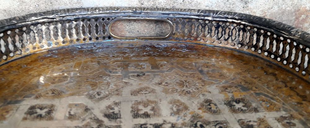 Старинна бронзова, посребрена табла за кафе и напитки.