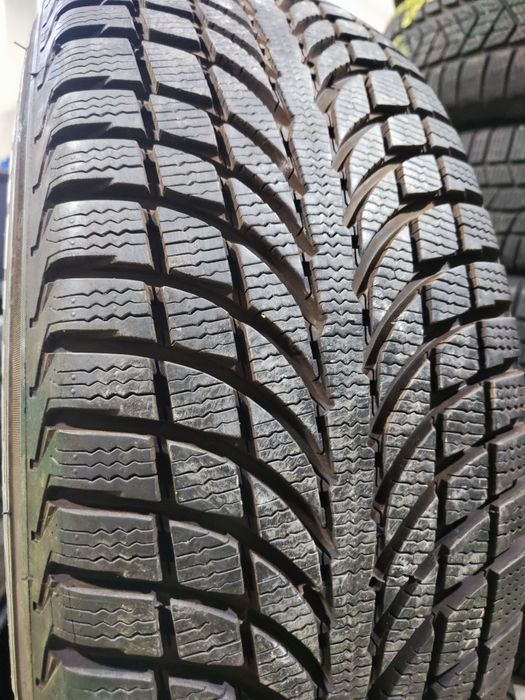 2 бр зимни 235/65/17 Michelin