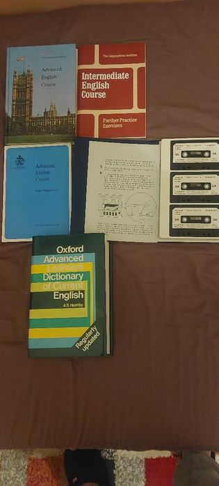 Продавам учебници по Английски език, както и аудио касетки към тях, от времето на Соца.