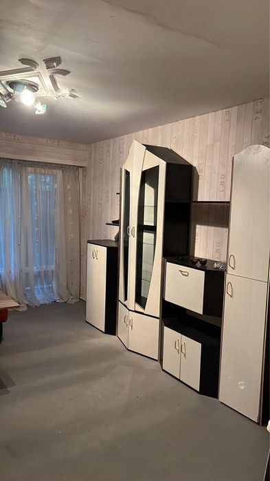 Дава се под наем Четиристаен апартамент в Варна, Цветен квартал - 100 кв.м за 500 € - Снимка #2