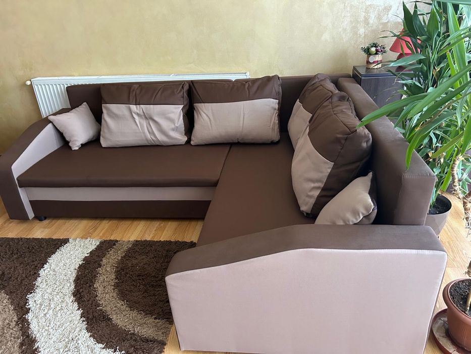 Canapea extensibila cu lada de depozitare