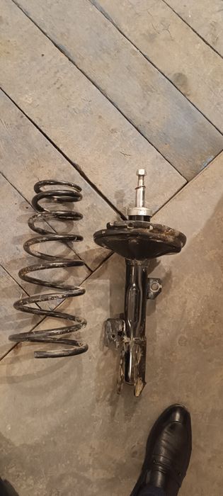 Стойка на Лексус РХ 300-330