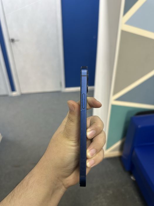 Продам Iphone 12