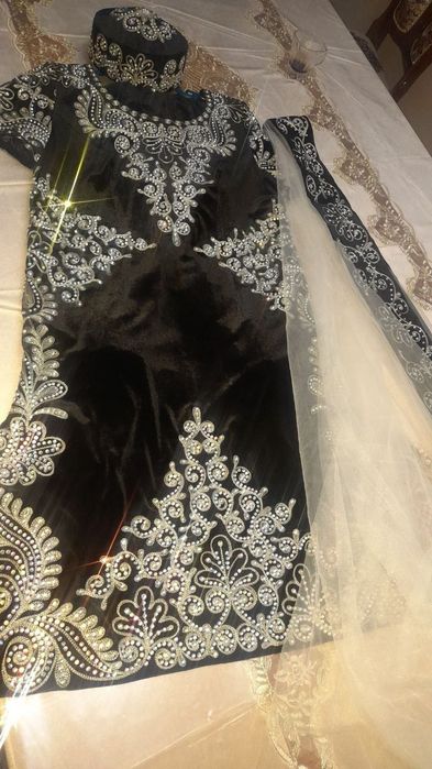 Куйлаклар сотилади .попир камплект  размери 50-52 булади ,нархи 500000