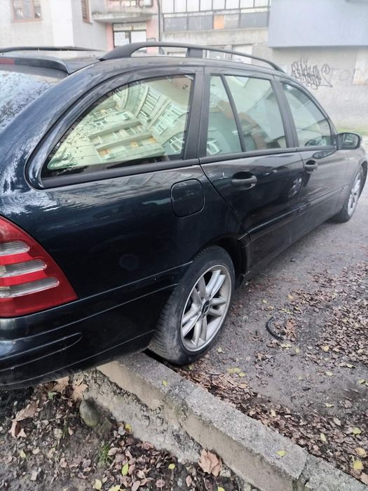 Продавам Mercedes C 270