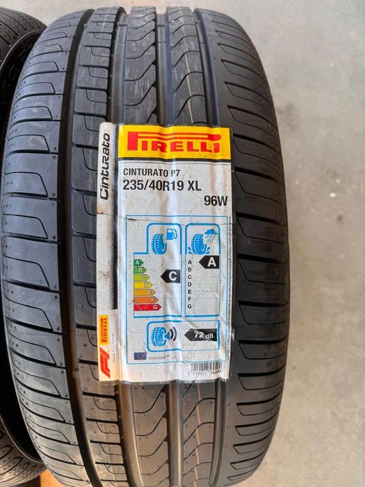 Vând 4 anvelope 235/40/19 Pirelli de vară noi