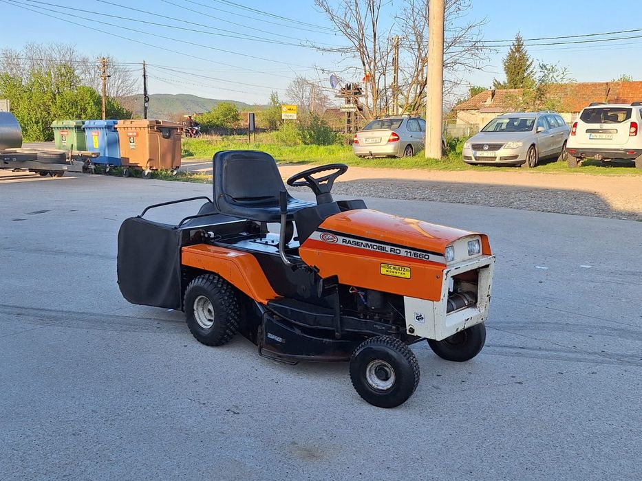 Tractoras tuns iarba cu motor brigs&stratton de 11cp,in perfecta stare