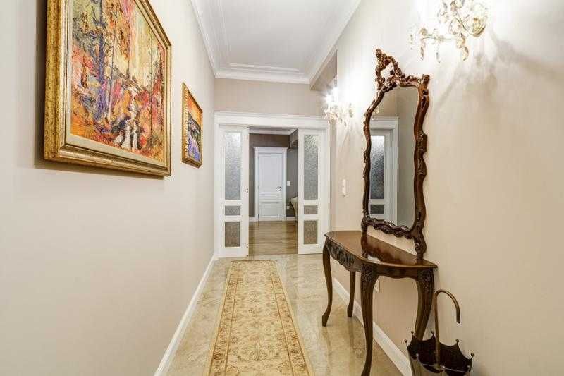 Дава се под наем Тристаен апартамент в София, Център - 160 кв.м за 2000 € - Снимка #3