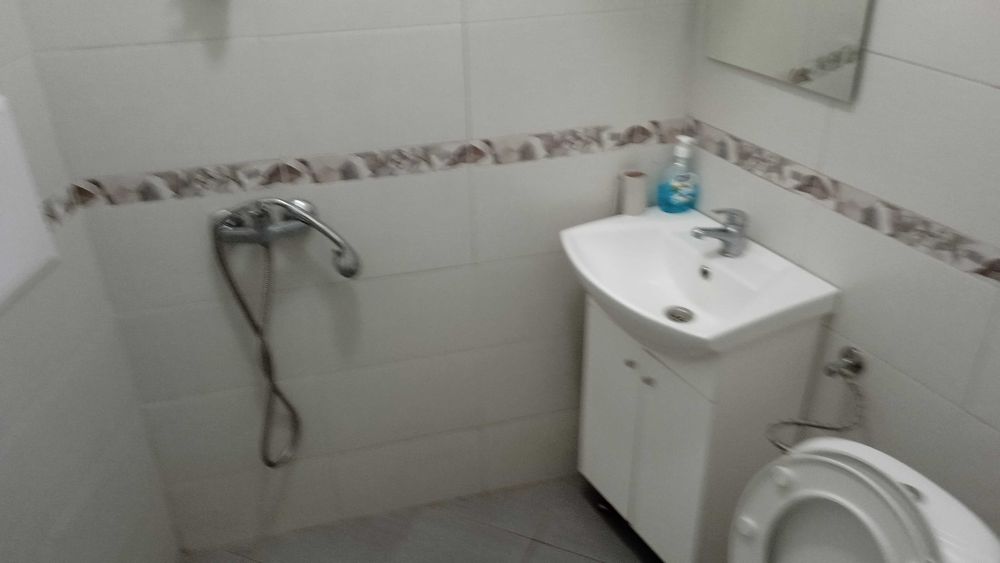 Дава се под наем Тристаен апартамент в Бургас, Център - 93 кв.м за 612 € - Снимка #2