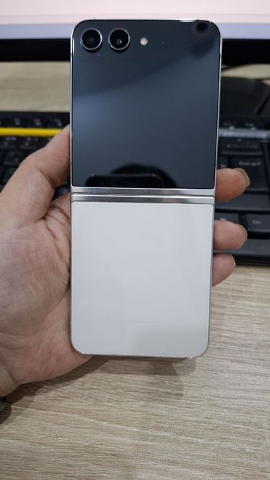 Срочно продам свой samsung flip 5 8/256