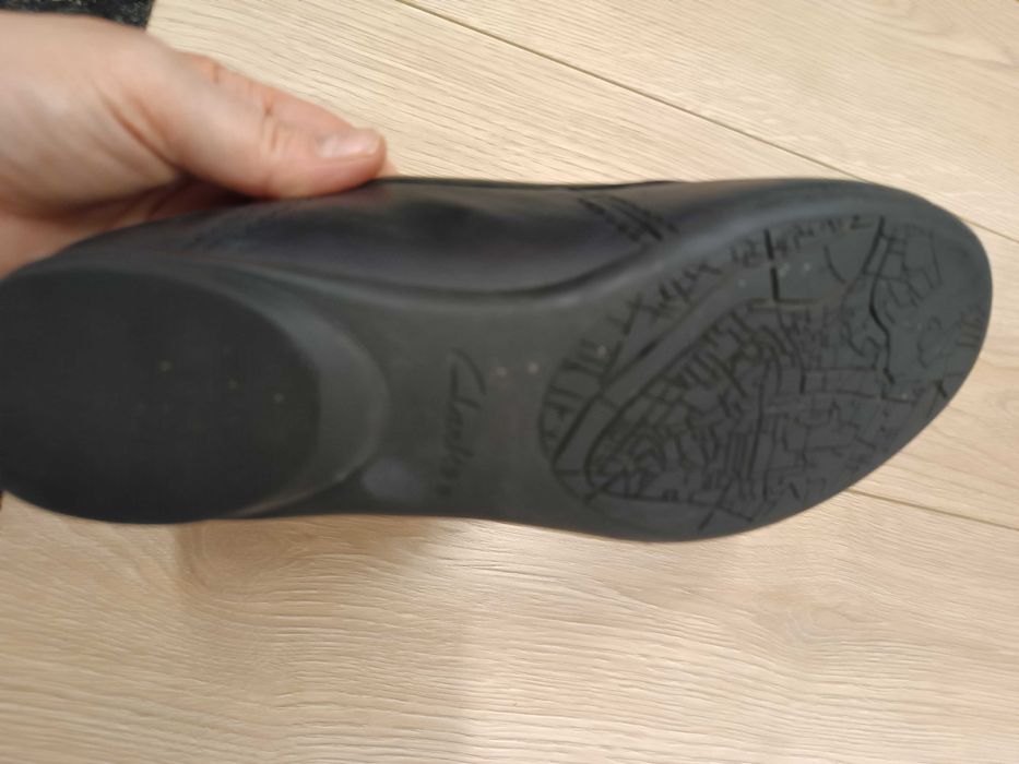 Vând balerini piele Clarks