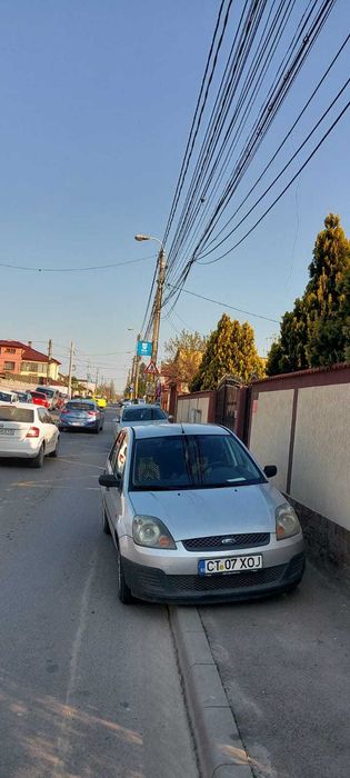 Vând Ford Fiesta