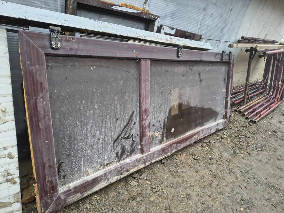 Vând ușa dubla de termopan 2m latime pe 2 inaltime