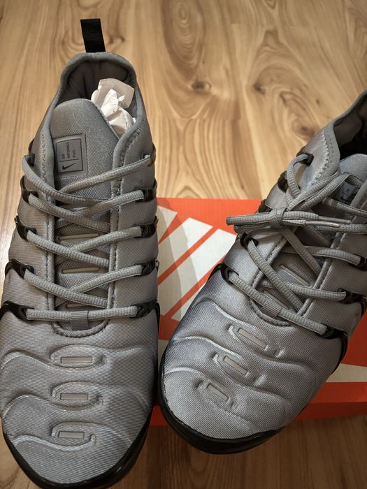 NIKE Vapormax Plus Cool Grey & Black